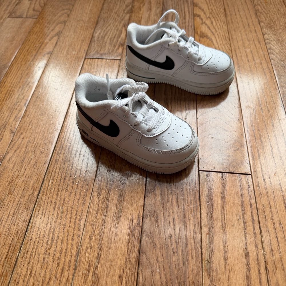 Nike Toddler Air Force 1 White Sneakers
